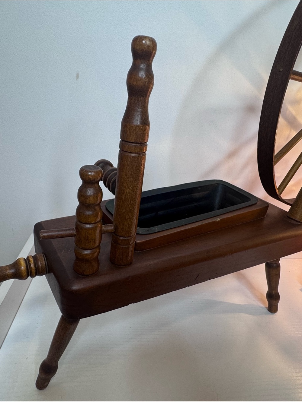 Vintage 1960s mini tabletop wooden spindle planter - Picture 4 of 9